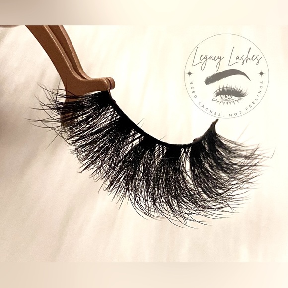Wink - Soft & Sexy Fluffy Lashes 🫦 - Picture 1 of 3